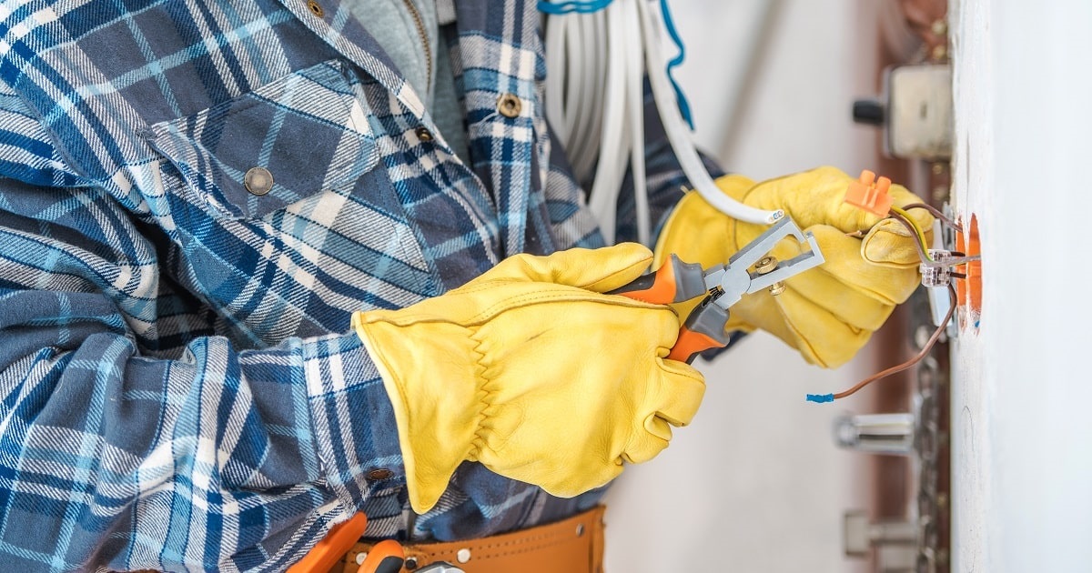 artisan contractor electrician fixing wiring